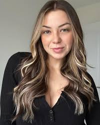 Ashley Roberge's Instagram, Twitter & Facebook