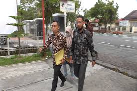 Gadis 13 tahun ini harus menanggung derita digilir delapan orang pria | jelang siang. Usai Kirim Video Syur Dirinya Ke Suami Orang Gadis Ini Malah Ngaku Diperkosa
