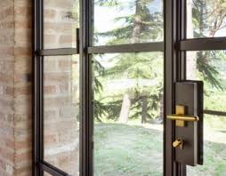 Per i restauri, e dove viene richiesto, il profilo in ferro dona robustezza con sezioni ridotte, l'alluminio, l'alluminio tinta legno e l'alluminio legno danno effetto ed isolamento termico. Infissi In Ferro Porte E Finestre Coverciano Infissi