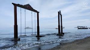 Ada setengahnya berwarna hitam, namun tetap cantik dipandang. Pantai Pasir Hitam Langkawi Youtube