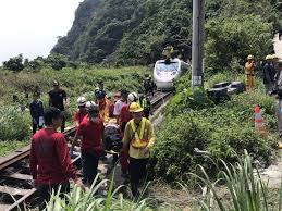 Dozens of people have been killed in a train derailment on the east coast of taiwan, the island's worst rail. D90ubc Nfd4w4m