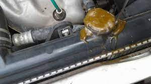 Sekiranya anda sedang memandu dan meter temperature naik mendadak, anda dinasihatkan untuk memberhentikan kenderaan di tepi jalan dengan segera. Panik Suhu Kereta Naik Jangan Risau Radiator Berkarat Tersumbat Ini Cara Untuk Cuci Sebelum Gantikan Coolant Kartel Dakwah