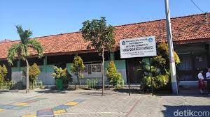 Berikut inilah foto / gambar anak sekolah sd, smp, sma/smk yang anak di sekolah perkotaan, dan di gambar anak sekolah, masukuniversitas.com. 2 Siswa Sd Di Surabaya Trauma Dan Enggan Sekolah Setelah Dicubit Guru