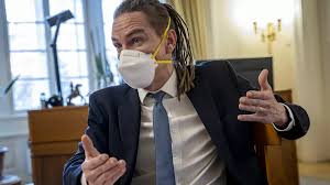 Politik ivan bartoš (41, piráti) zveřejnil na svých sociálních sítích novou fotku se synem bertíkem. Bartos Nejsem Super Nabuseny Lidr Davam Prostor Schopnym Novinky Cz