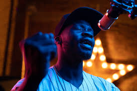 He sings a note with & without vibrato to illustrate the differences. How To Sing Falsetto A Step By Step Guide Learn Rapidly Music Grotto