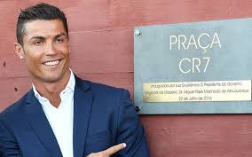 Natürlich nicht immer fußballstar der sah così aus modello simile. Wirbel Um News Uber Ronaldo Als Helfer Im Kampf Gegen Corona