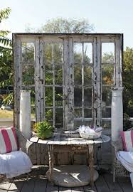 20 Ideen Fur Handgemachte Mobel Und Dekorationen Aus Alten Turen Alte Turen Restaurierte Turen Garten Gestalten