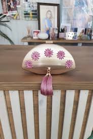 Elige desde bolsos bandolera hasta cómodos bolsos de mano. Bolso De Fiesta Dorado Abanico Flores Rosas Terciopelo Y Flecos