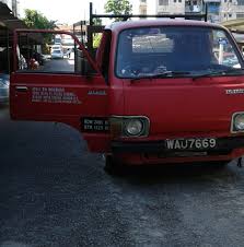 Chinn was born on 7th july in seattle, washington, usa, where she grew up teaching herself to dance and to play violin. Perkhidmatan Lori Satu Tan Kargo Am Untuk Disewa Home Facebook