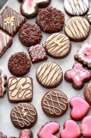 Video Simple Valentine Box Of Chocolates Decorated Cookies Sweetopia Cookie Decorating Sugar Cookies Decorated Crazy Cookies