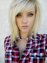 28 Moderne Kurzhaarfrisuren Fur Madchen Frisuren Mit Pony Mittellang Schulterlange Haare Mit Schragem Pony Mittellanges Haar Mit Pony