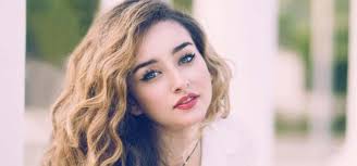 رامز جلال ينبهر بجمال هنا الزاهد قبل تعرضها لمقلب رامز تحت الصفر، شوف قال إيه على جمالها، وإزاي علق على كلامها قبل الوقوع في المقلب #mbcmasr #رامز_تحت_الصفر. Ø¨Ø§Ù„ØµÙˆØ± Ù‡Ù†Ø§ Ø§Ù„Ø²Ø§Ù‡Ø¯ ØªØ¹ÙŠØ´ Ù‚ØµØ© Ø­Ø¨ ÙƒÙ„Ø§Ù… Ø§Ù„Ù†Ø§Ø³