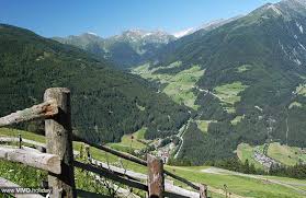 Über den wolken, auf 1.300 meter genießen sie sagenhaftes gipfelkino an der sonnigsten lage im tauferer ahrntal. Luttach Urlaub Im Ahrntal Sudtirol