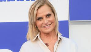 Cosa fa e dove vive oggi Simona Ventura: l'età, la malattia della paresi,  il patrimonio e i figli della conduttrice