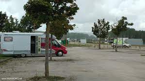 Il faut quitter la d51 au niveau d'aujac mais sans entrer dans le village. Aires De Camping Car Chablis Bourgogne France