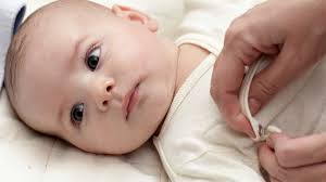 Das Baby Richtig Anziehen Die Ideale Kleidung Fur Jede Jahreszeit Netmoms De