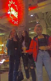 Pin By Hali Grey On Photoshoting W Friends In 2020 Fashion Aesthetic Indie Friend Photoshoot