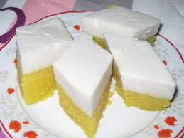 This is another popular malaysian teatime snack called kuih talam ubi kayu. Resepi Talam Ubi