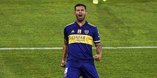 El colombiano edwin cardona (63) anotó el gol de boca y, cuando parecía que el título quedaba en descontrolado por la emoción del gol del colombiano, mollo aseguró que el tanto de cardona fue un. Edwin Cardona Video Gol Tiro Libre Contra Velez Sarsfield Liga Argentina 2021 Colombianos En El Exterior Futbolred