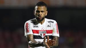 Para o jogador, há coisas no futebol que 'algumas vezes são difíceis de resolver'. Jornal Espanhol Fez Uma Lista Com Incertezas E Duvidas Que Daniel Alves Traz Ao Sao Paulo Futebol Clube