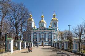 Overal vind je kerken en kathedralen waar zowel binnen als buiten bladgoud is verwerkt. Nicolaaskathedraal Sint Petersburg Wikipedia
