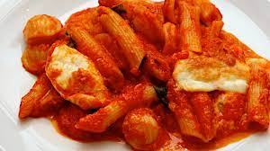 Scopri ricetta e segreti per averla cremosa senza panna! Pasta Al Forno Con Pomodori E Mozzarella Jono Jules Do Food Wine