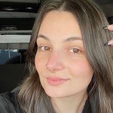 Deanna Santamaria's Instagram, Twitter & Facebook