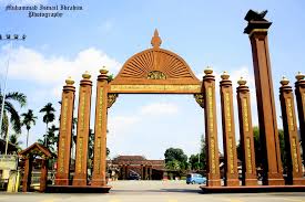 Dari pintu tol ini lebih dekat ke jalan pintu tol ini di km 149 dan 151 purbaleuyi ini merupakan salah satu akses ke gelora bandung api dan kota baru gedebage yang juga masih. Sunny Day At Sultan Ismail Petra Arch The Kelantan Times