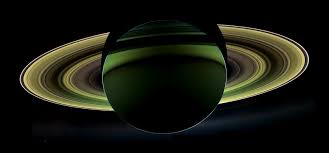 But closer inspection reveals a lot going on there. Nasa S Cassini Shows Off Its Greatest Saturn Images Cnet