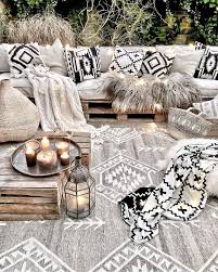 Cozi Homes On Instagram What Do You Think Of This Beautiful And Boho Inspired Decor Style We Love All The Pattern In 2020 Patio Decor Balcony Decor Outdoor Rooms