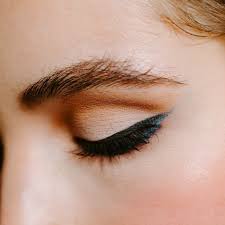 There's an extra fold of skin that covers the crease of the eyelid, making it appear smaller. What Is A Cut Crease A 5 Step Guide For All Eye Shapes