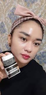 Tahtah sunscreen ter-ringan dan ter-nyaman jatuh pada RKsunscreen😉 bikin  glowing seketika pulak✨️😍 ONLY 85k shopee.co.id/dwiafforrkglow JOIN member  disini👇 Wa: 082266081800 #RKsunscreen #RKglow #RKglowRaha  #BisnisNonKerugian🔥
