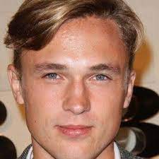 The fan carpet's sophia jessica spoke exclusively to william moseley at the gold movie awards 2020. William Moseley Bio Family Trivia Famous Birthdays