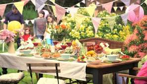 Mais le plupart du temps les plus beaux centres de de table sont simples, élégant et très faciles à reproduire. Arts De La Table Deco De Table Originale Et Pas Chere Pour Mariage Anniversaire Bapteme