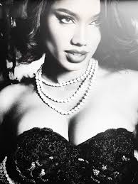 ✨ Hoy renazco.🤩 Empieza un nuevo ciclo en mi vida, lleno de amor,  propósito y poder. Dejo atrás lo que ya no vibra conmigo y abrazo mi nueva  versión, más libre, más