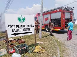 Bukalah matamu kasih tidakkah kau sedari —gadis jelita (enchanted lady) by kru similar quotes, lyrics. Sarawak Aritok Pasukan Bomba Bertungkus Lumus Memadam Facebook