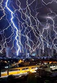 How close is lightning strike? Storms ãŠã—ã‚ƒã‚Œã¾ã¨ã‚ã®äººæ°—ã‚¢ã‚¤ãƒ‡ã‚¢ Pinterest Kadir Sari é¢¨æ™¯ ç¾Žã—ã„é¢¨æ™¯ ç¶ºéº— æ™¯è‰²