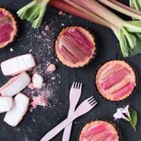 Melanger La Poudre De Biscuits Roses Avec La Farine Et Le Beurre Coupe En Cube Ajouter Les œufs Le Su Biscuit Rose De Reims Recettes Avec Rhubarbe Mini Tarte