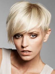 If you rely on a lot of canned goods for your family's food prep, then you need the best can opener, electric or manual, in your kitchen. Tagli Capelli Corti Primavera Estate 2012