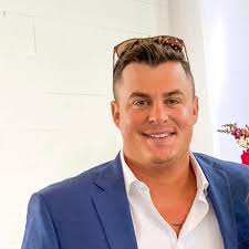 Michael Deakins's Instagram, Twitter & Facebook