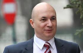 Jurnaliști, analiști, clarvăzători încearcă să dea o mână de ajutor, sugerând posibile întrebări. Iohannis Face BÄƒscÄƒlie De Romani Cu IntrebÄƒrile De La Referendum