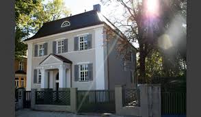 Sanierung Und Umgestaltung Des Kompletten Wohnbereiches Ausbau Von Keller U Dachgeschoss Fassadensanierung Neuge Fassade Haus Haus Fensterladen Anbau Haus