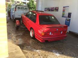 Bmw has had several absolutely iconic cars over its 100 years of existence. Niat Ikut Gathering Malah Nemu Bmw E30 M3 Di Tengah Hutan Otosia Com