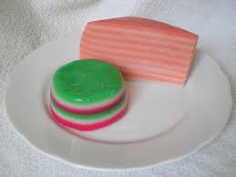 Di asia, selain dimanfaatkan umbinya, daun muda ubi jalar juga dibuat sayuran. Kue Lapis Wikipedia