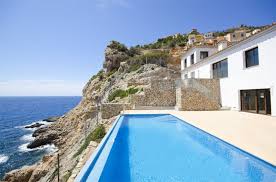 Maison en bord de mer avec terrasse et vue appartement au premier étage face à la piscine vue sur mer. 27 Maisons De Reve Avec Piscine