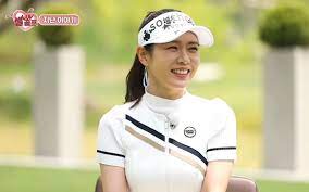 Hyun bin and son ye jin have both confirmed for the drama crash landing of love (tentative title) from writer park ji eun, who penned my love from the star and the legend of the blue sea.. Son Ye Jin Shares The Hobby She S Been Into Lately Through A Golf Tutoring Youtube Channel Allkpop