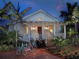 There are certain things that most cottages have which you can easily add to your own home's exterior. Vacation Cottage With Coastal Interiors Home Bunch An Interior Design Luxury Homes Blog Beach Cottage Style Cottage Style Coastal Cottage
