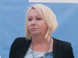 Karin strenz absolvierte nach dem besuch der polytechnischen oberschule „willi bredel in lübz von 1984 bis 1987 zunächst ein studium zur. Karin Strenz Wikipedia