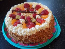 Biscuit Met Slagroom En Fruit Sponge Cake With Whipped Cream And Fruit Eten En Drinken Voedsel Ideeen Sweet Caroline