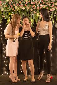Cô có nguyên quán tại huế và lớn lên tại thành phố hồ chí minh. Lam Vá»¹ Dáº¡ Xuc Ä'á»™ng Báº­t Khoc Khi Thu Thá»§y Ä'Æ°á»£c Báº¡n Trai Kem 10 Tuá»•i Cáº§u Hon Yeah1 News Website Tin Tá»©c Tá»•ng Há»£p Hang Ä'áº§u Viá»‡t Nam